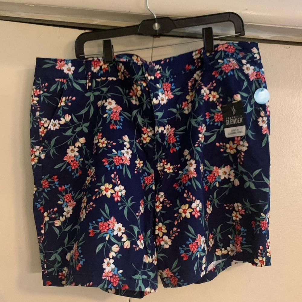 NWT floral shorts size 18